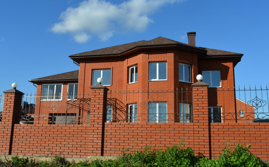 Пример дома из красного кирпича